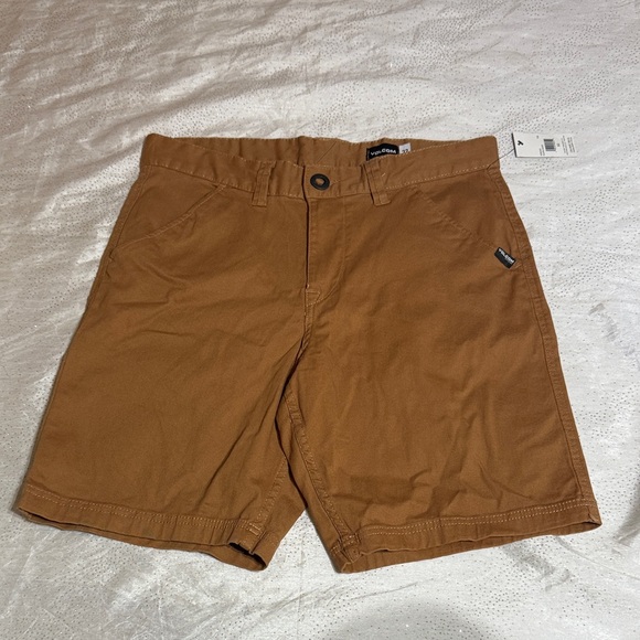 Volcom Men's Brown Shorts size 32 new but small stain , shows pictures! - Picture 1 of 8